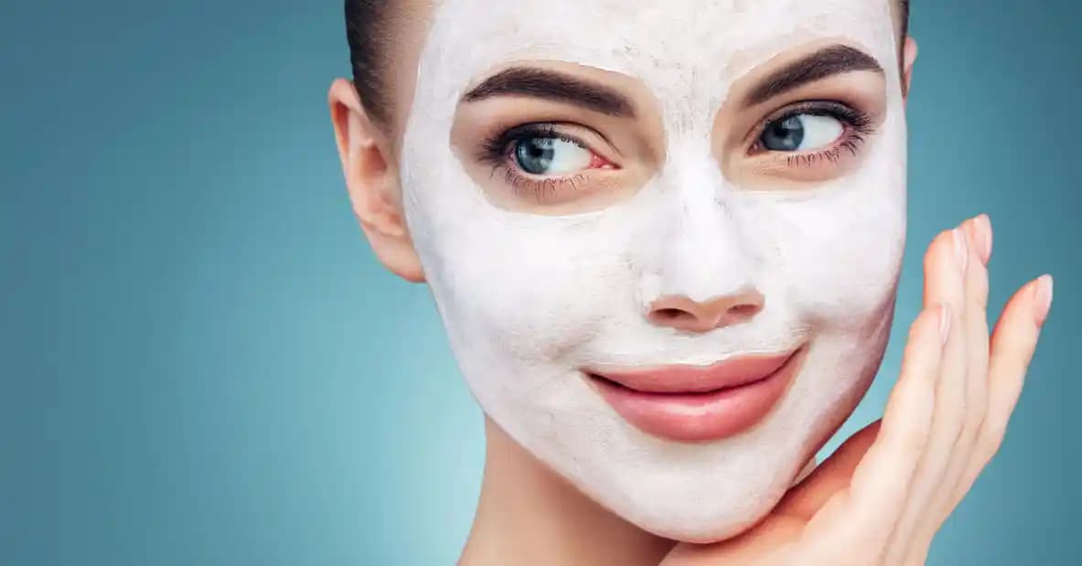 Yüzü Sıkılaştıran Maskeler: Cilt Elastikiyetini Artıran Doğal ve Etkili Çözümler