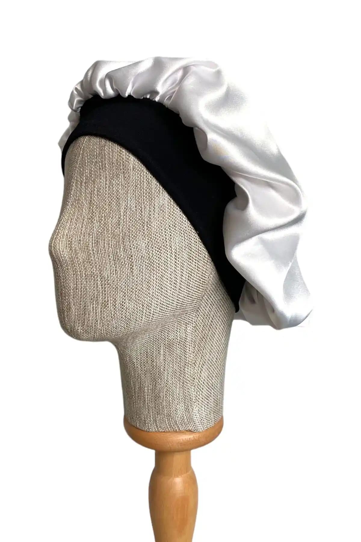 Pistore Kıvırcık Saçlılar İçin Beyaz Ekru Saten Bone Nazik Dokunuş ve Şık Görünüm