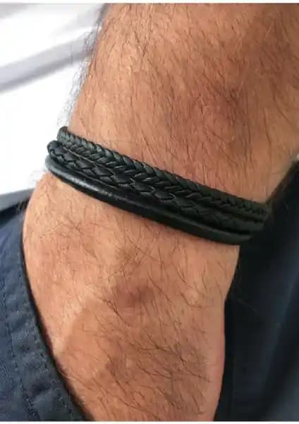 Reggente 3 Sıra Siyah Örgü Deri Bileklik ile Oniks Taşlı Çelik Bileklik Karşılaştırması