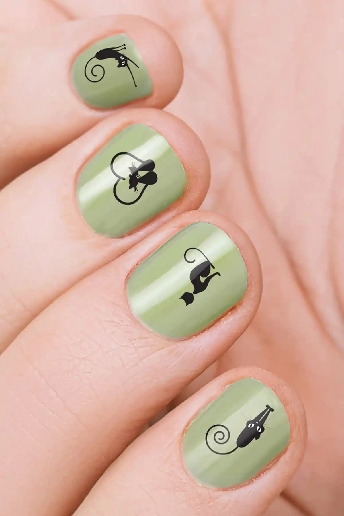 Artikel Kedi Tırnak Dövmesi ile Pratik ve Kalıcı Tırnak Süsleme Yeniliği