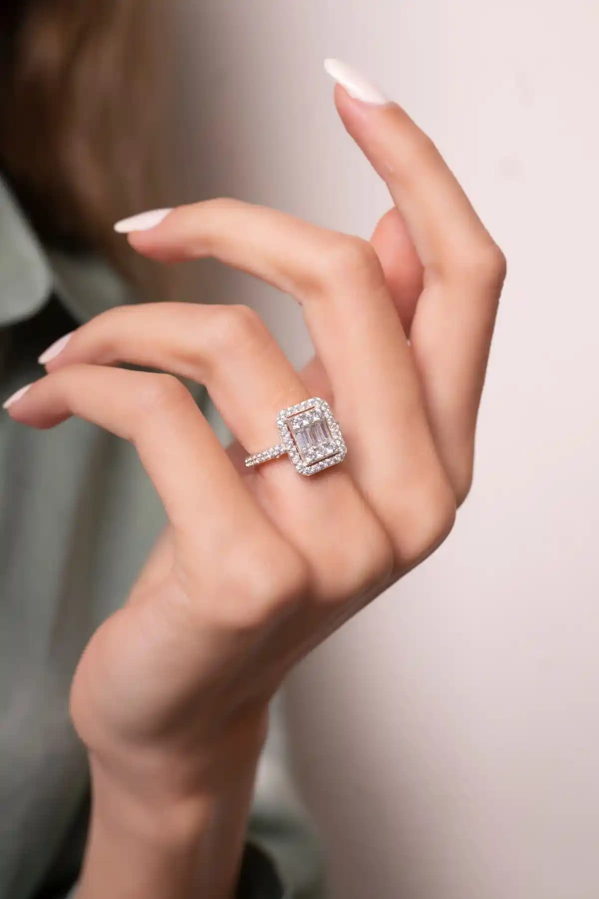 Eva Jewelry Baget Taşlı Gümüş Kaplama Ayarlanabilir Kadın Yüzük Şıklığı ve Konforu