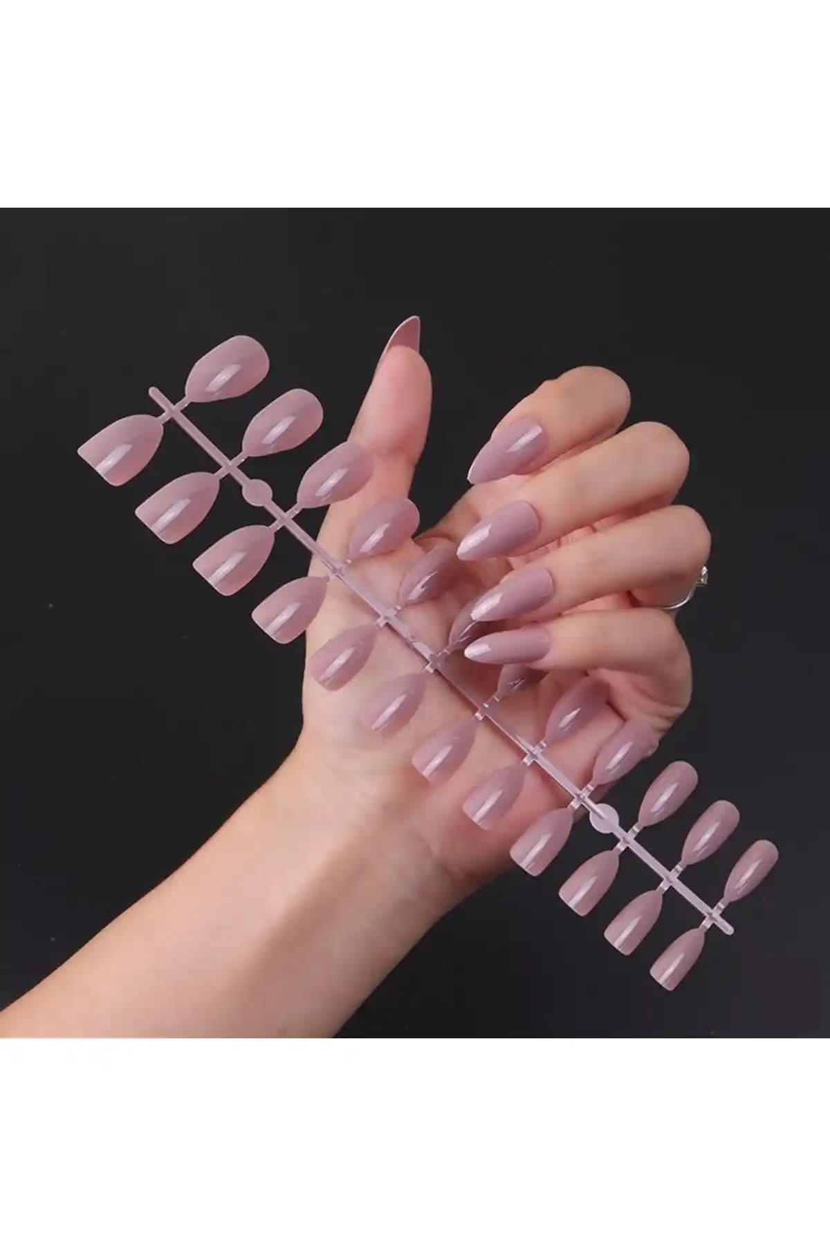 Nail Master 24'Lü Badem Takma Tırnak Seti ile Doğal ve Şık Tırnak Bakımı