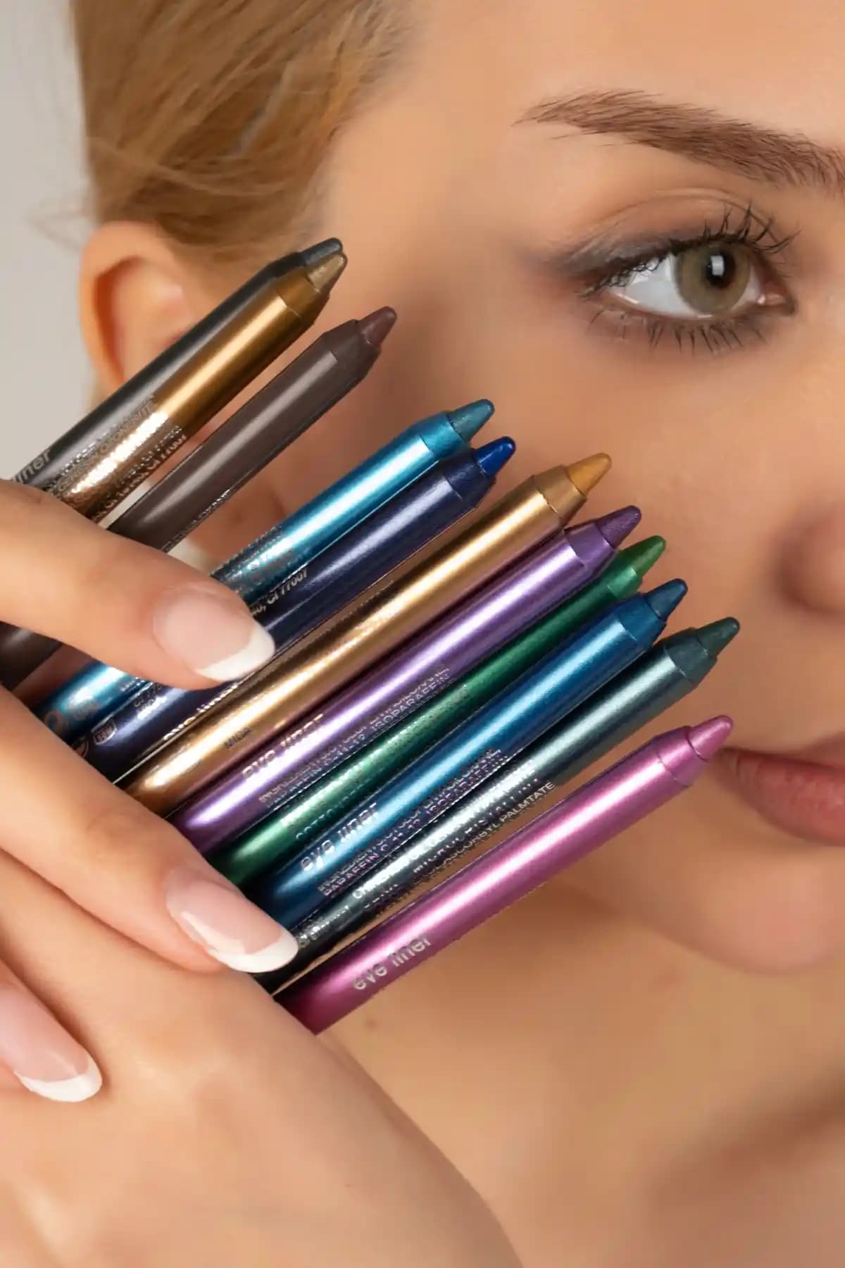 ZEYNABEAUTY 12 Renkli Neon Yağlı Göz Kalemi Seti - Canlı ve Kalıcı Göz Makyajı