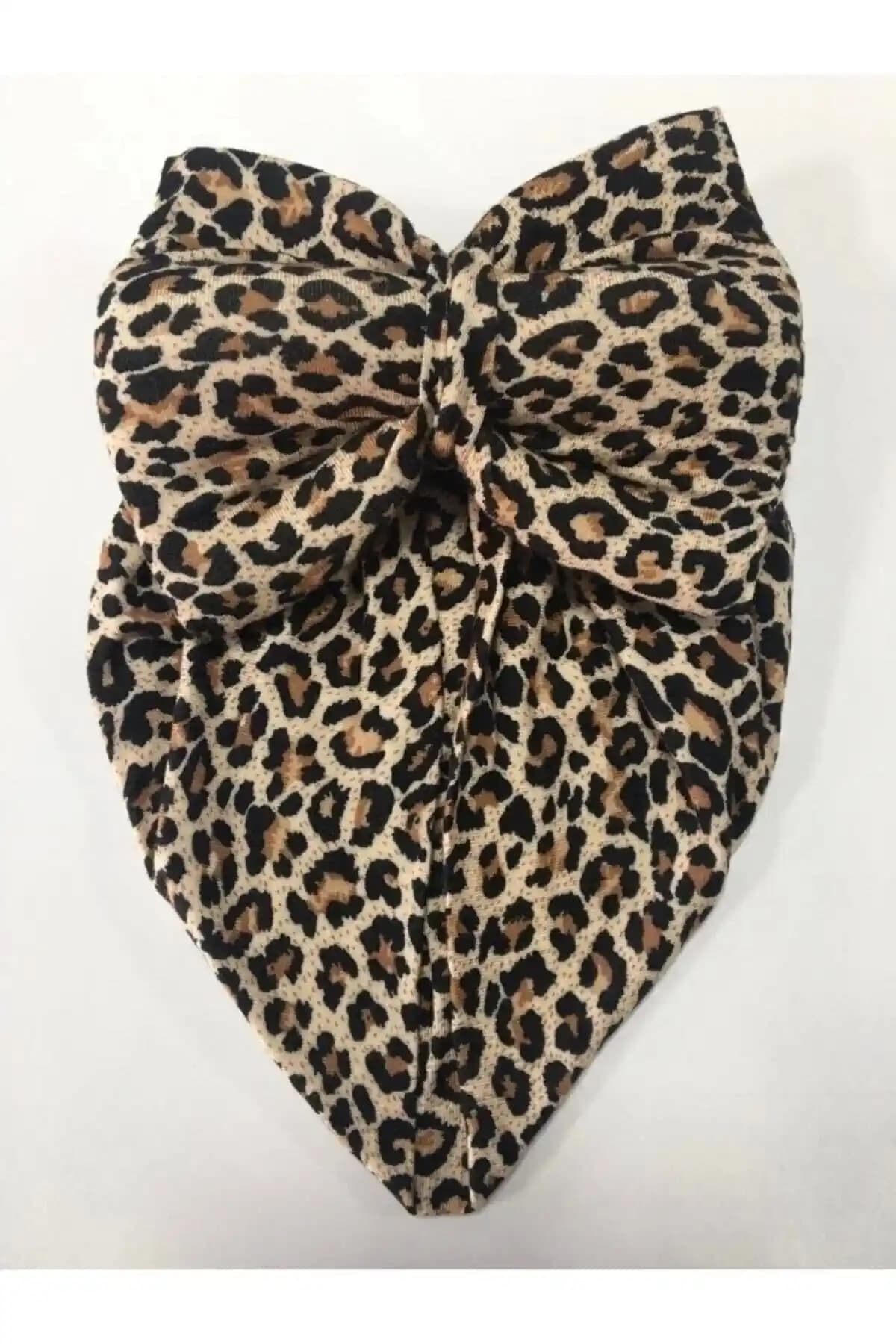 Çil Özlem Bebe Kız Penye Leopar Desenli Bere: Şık ve Konforlu Bebek Aksesuarı