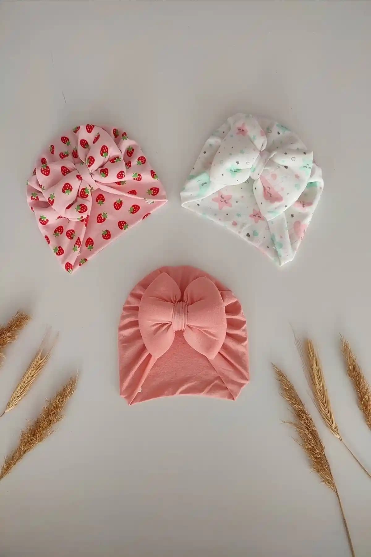 Dubi Baby Renkli Desenli 3'lü Kız Bebek Bone Takımı Günlük Şıklık ve Konfor Sunar