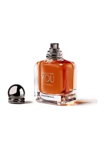 Emporio Armani Stronger With You Intensely Erkek Parfümü 100 ml Odunsu ve Oryantal Koku Profiline Sahip
