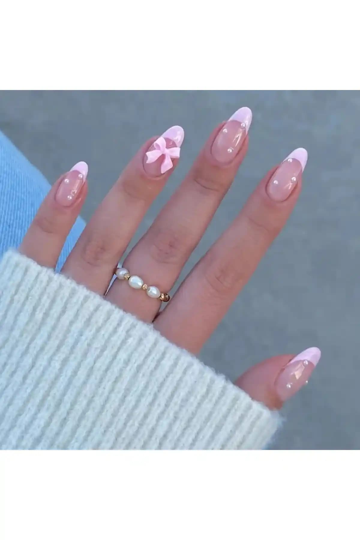 False Naıl Kadınlar İçin 24'lü Charmlı Takma Tırnak Seti Estetik ve Kullanışlı Tasarım