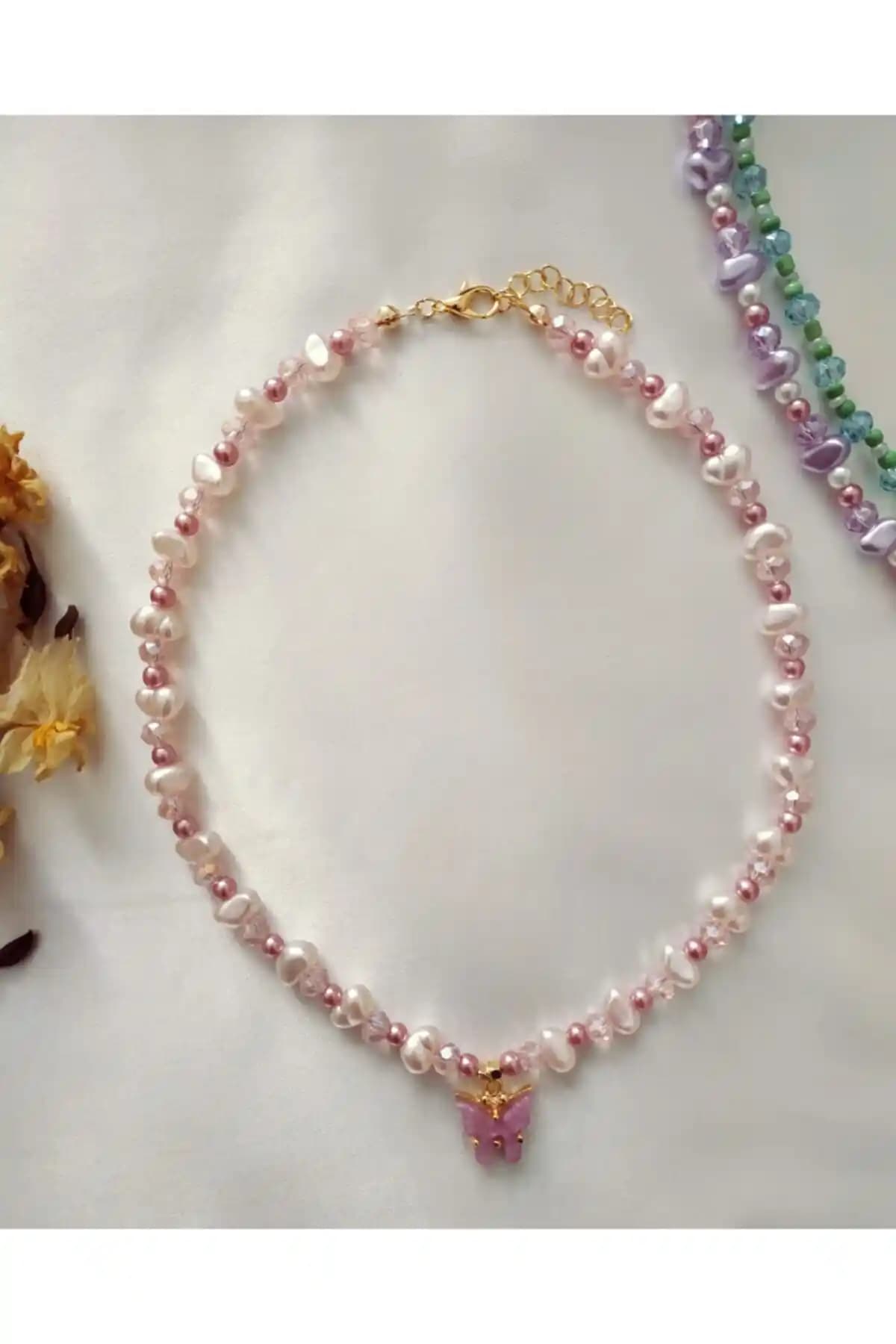 Fata Morgana Kelebek Uçlu Kristal Boncuklu Pudra Barok İnci Kolye İnce Tasarım