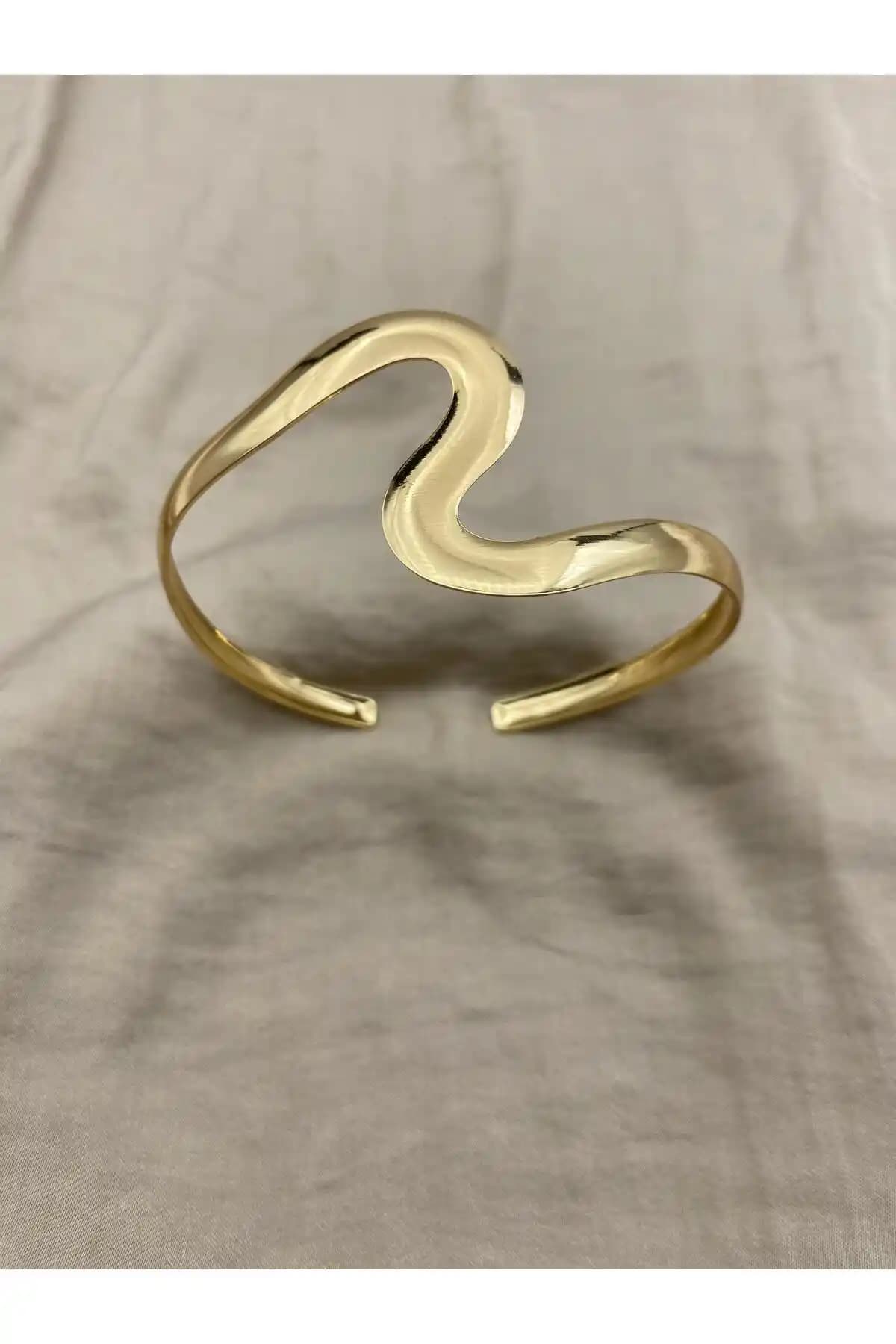 Hedef Bijuteri Dalgalı Gold Renk Ayarlanabilir Bileklik Şık ve Dayanıklı Tasarım