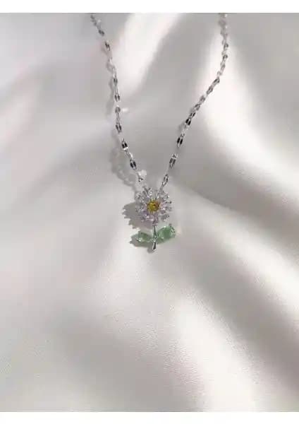 Kadın Kolye Karşılaştırması: Evorya Papatya ve Modamugo Zincir Modelleri