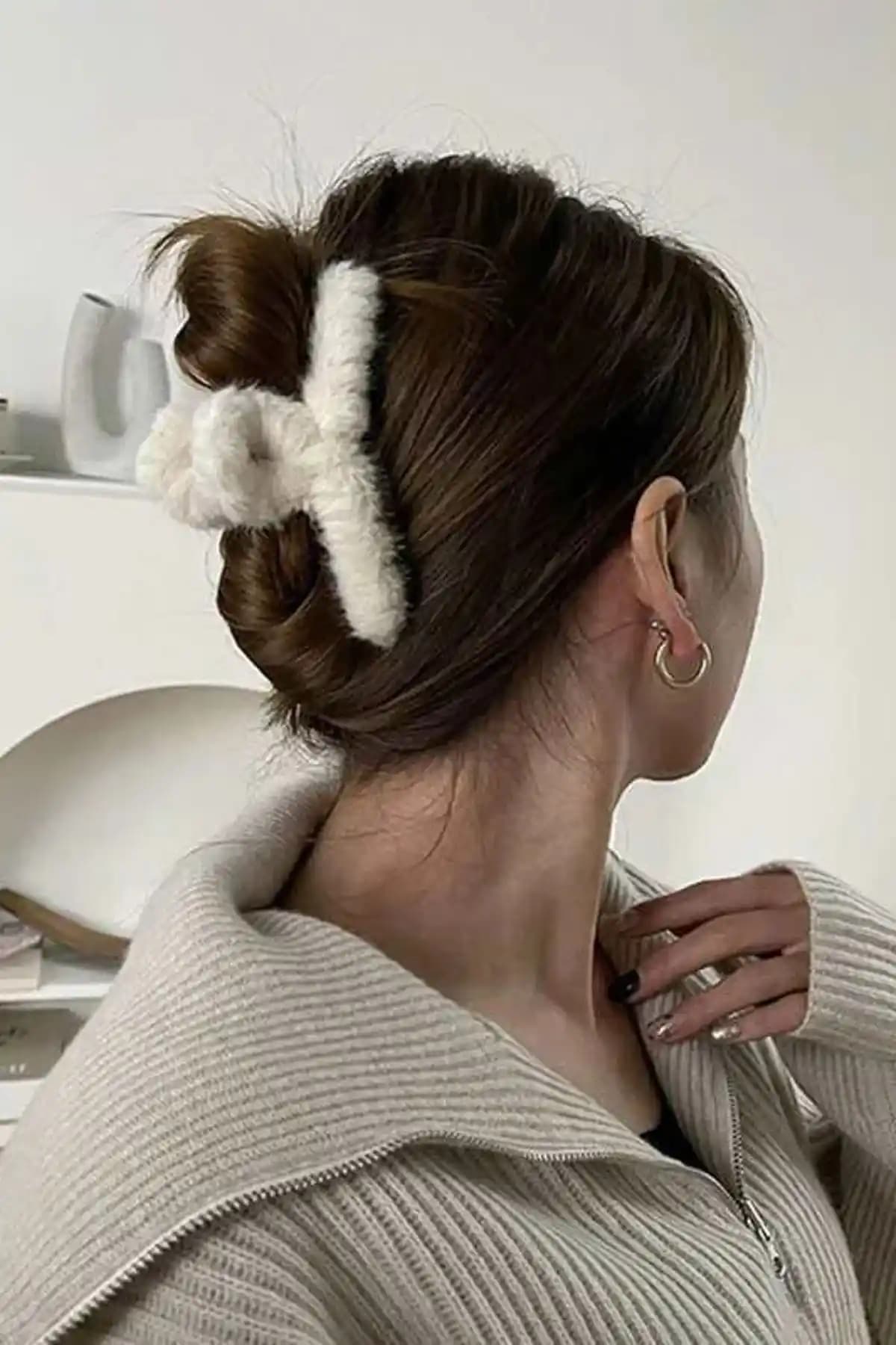 Kadın Peluş XL Mandal Toka Şıklık ve Konforu Bir Arada Sunar