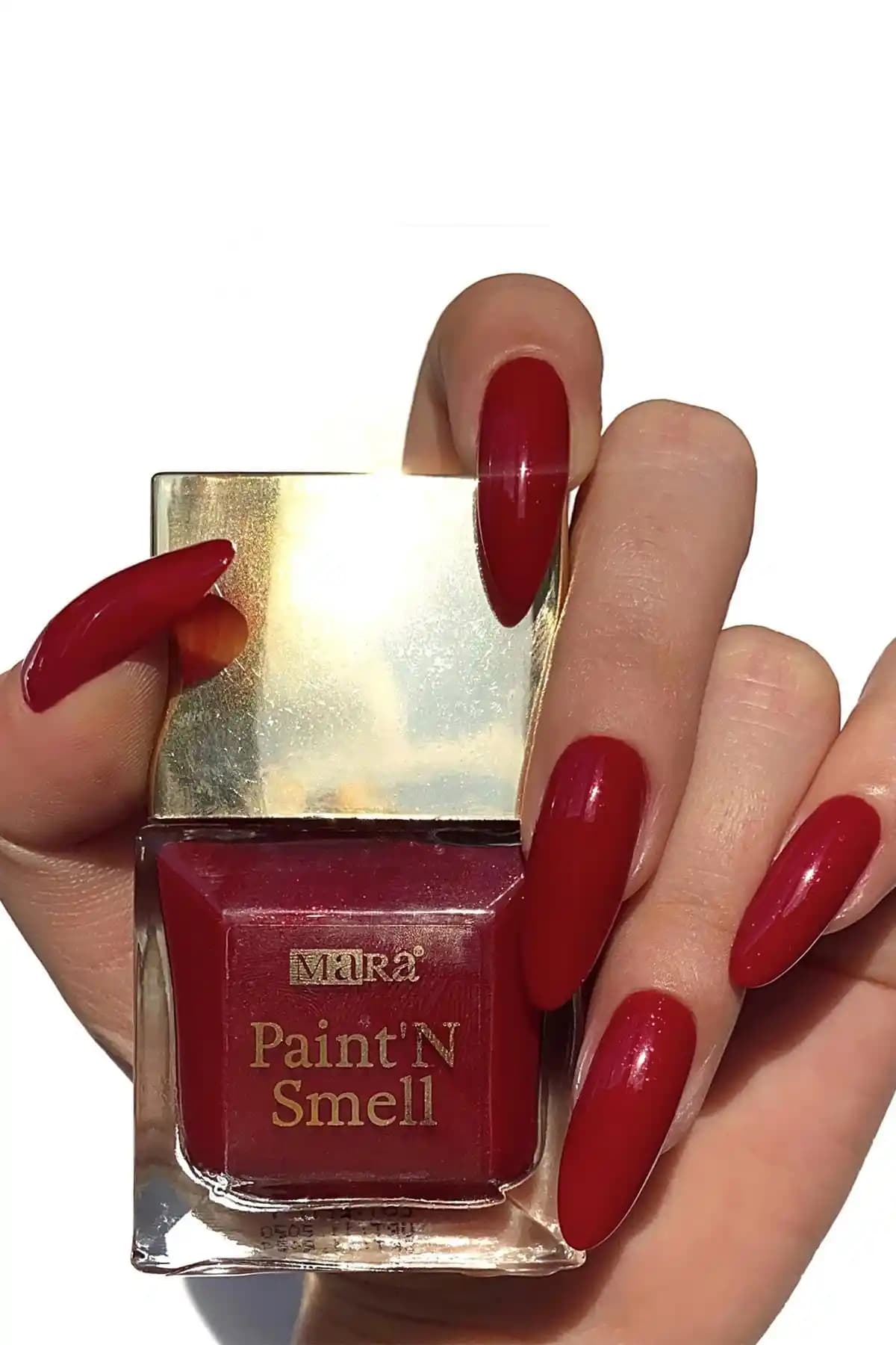 Mara Paint'n Smell Kokulu Oje Blooming Rose: Zarif ve Kalıcı Bordo Renkli Kozmetik Ürünü