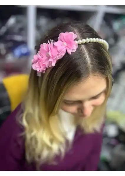 Melkady Lohusa Tacı Karşılaştırması: İncili Çiçekli ve Fiyonklu Modellerin Özellikleri