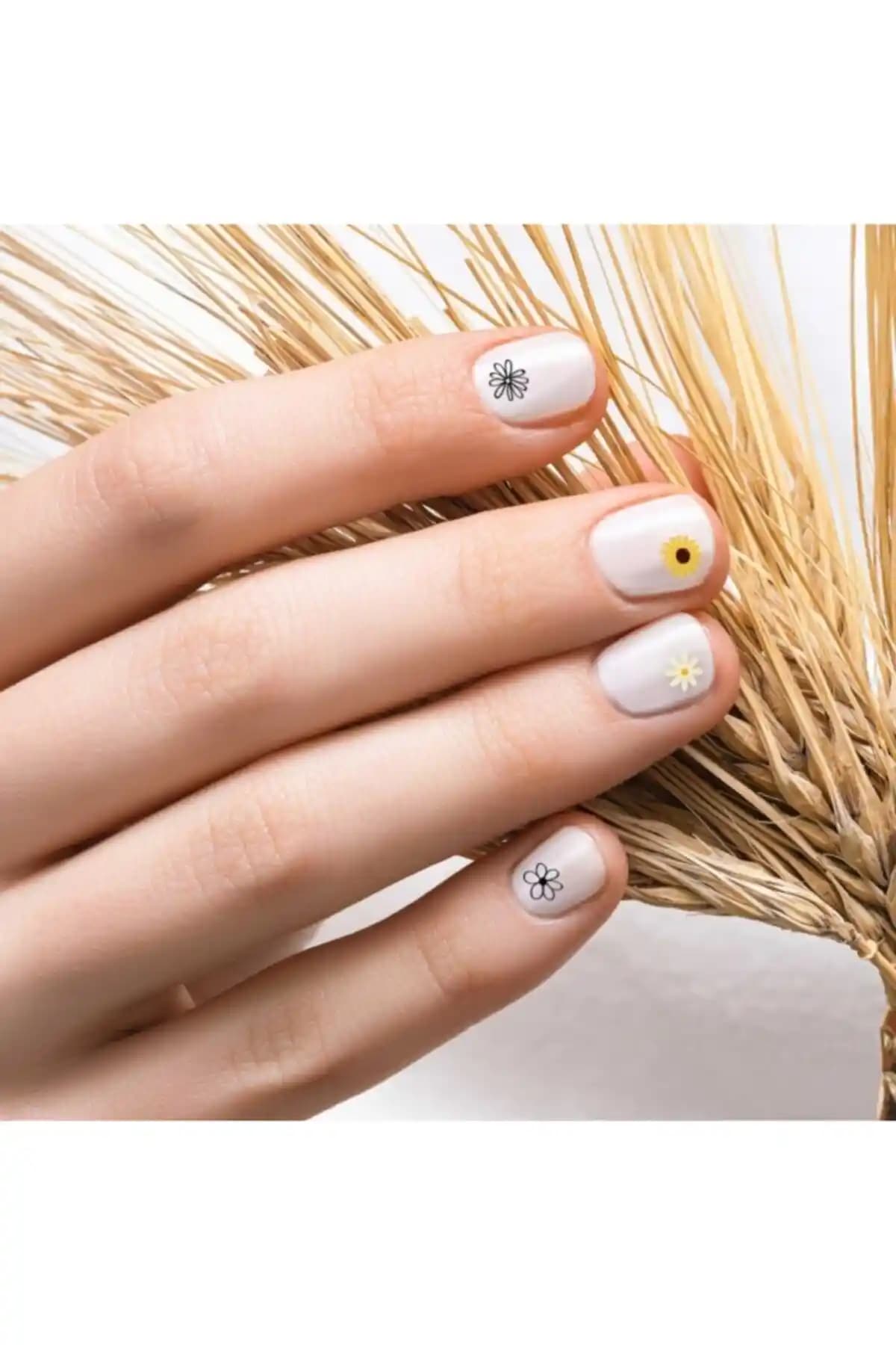 Papatya Tırnak Dövmesi: Kolay Uygulama ile Şık ve Kalıcı Nail Art Çözümü