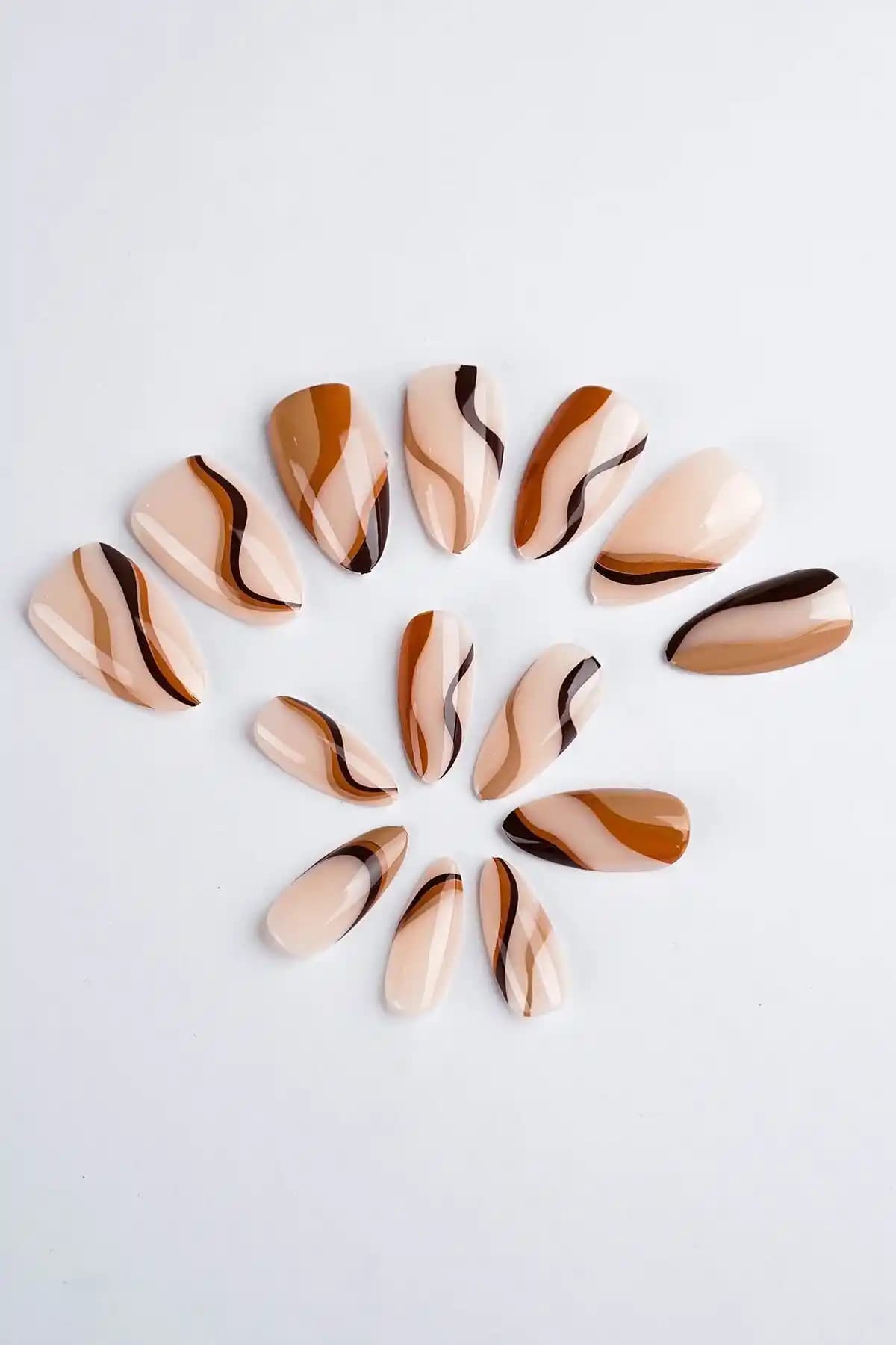 POP Beauty Takma Tırnak Seti ve Zararsız Yapıştırıcıyla Şıklığa Kolay Ulaşım