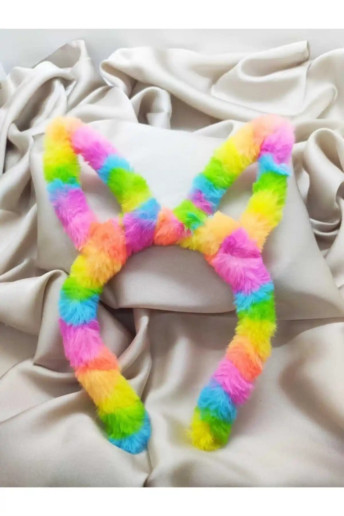 Rengarenk Gökkuşağı Tavşan Kulaklı Peluş Taç: Sevimli ve Şık Bir Aksesuar