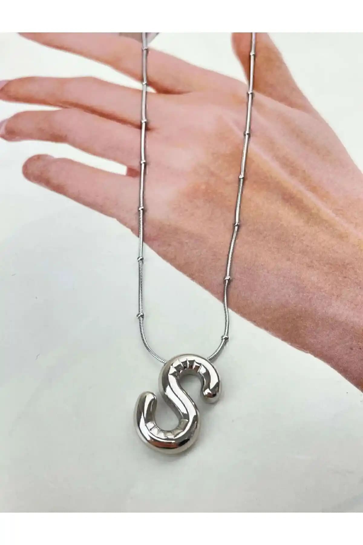 ZERDE Gümüş Renk Balon Bubble Model Çelik Harf Kolye Günlük ve Özel Kullanım İçin