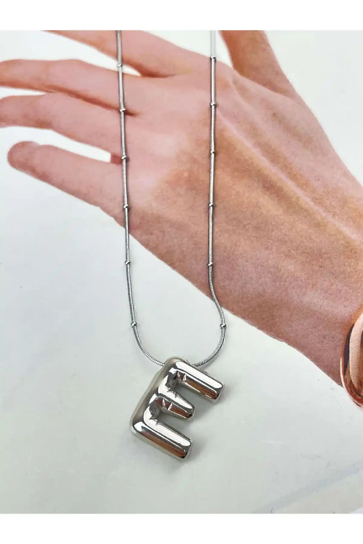 ZERDE Gümüş Renk Balon Bubble Model Çelik Harf Kolye: Şık ve Dayanıklı Aksesuar