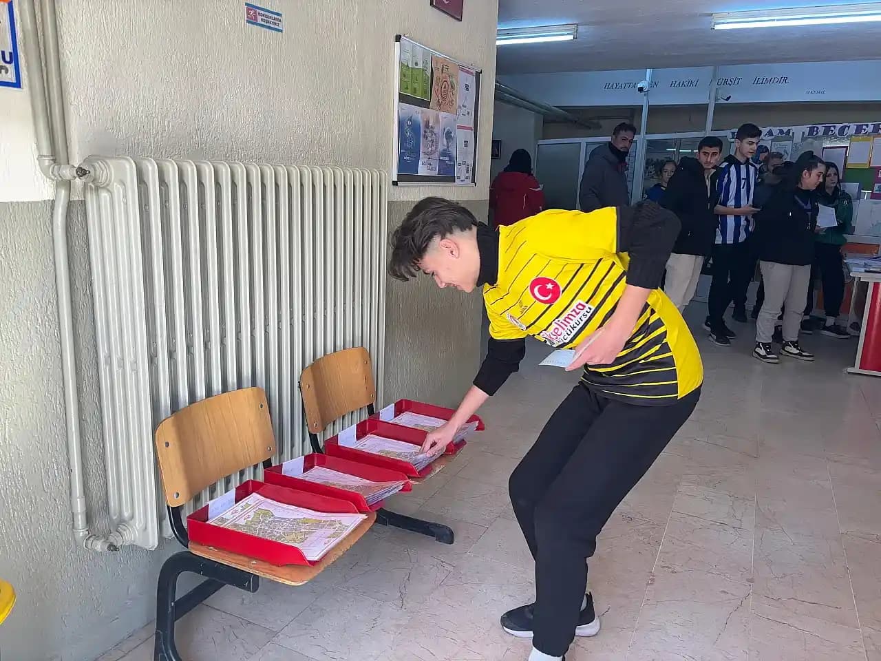 2000'lerin Başında Popüler Olan Taş Şişeli Tatlı ve Vanilya Kokulu Parfümün Tanımlanması