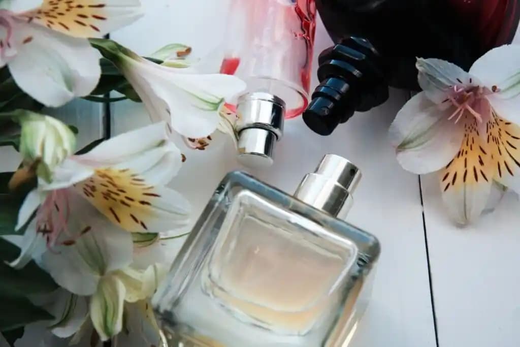 Karanlık ve Gotik Çiçeksi Parfümler: Derinlik ve Karmaşıklık Sunan Seçenekler