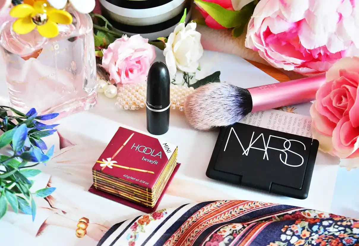 Makyaj Ürünleri İncelemeleri: Fiyat-Kalite Dengesi ve Tüketici Deneyimleri Analizi