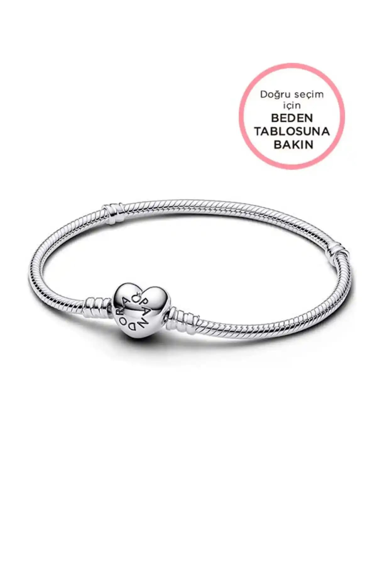 Pandora Moments Kalp Klipsli 925 Ayar Gümüş Bileklik Şıklık ve Dayanıklılık Sunar