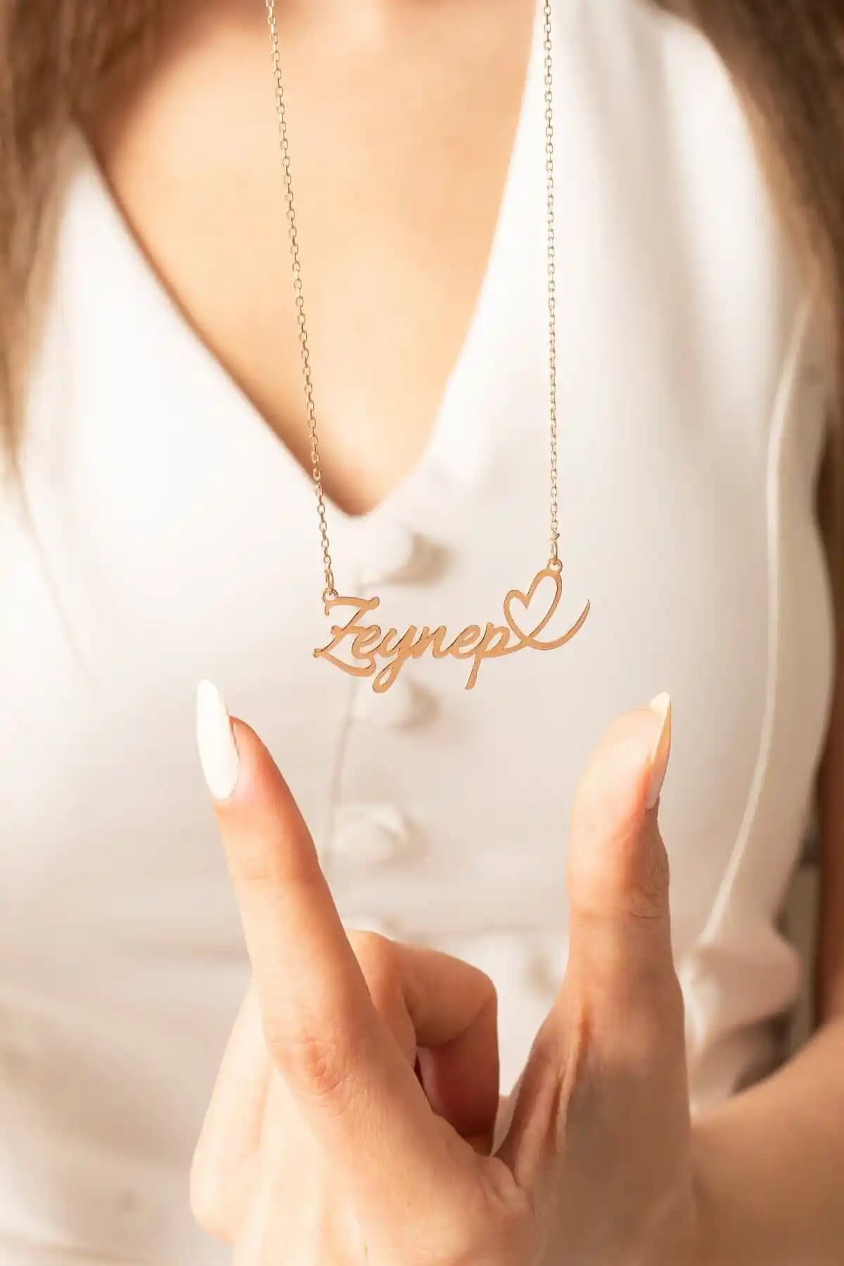 Violansia 925 Ayar Gümsü Altın Kaplamalı Kalp Kolye Modern ve Zarif Tasarım