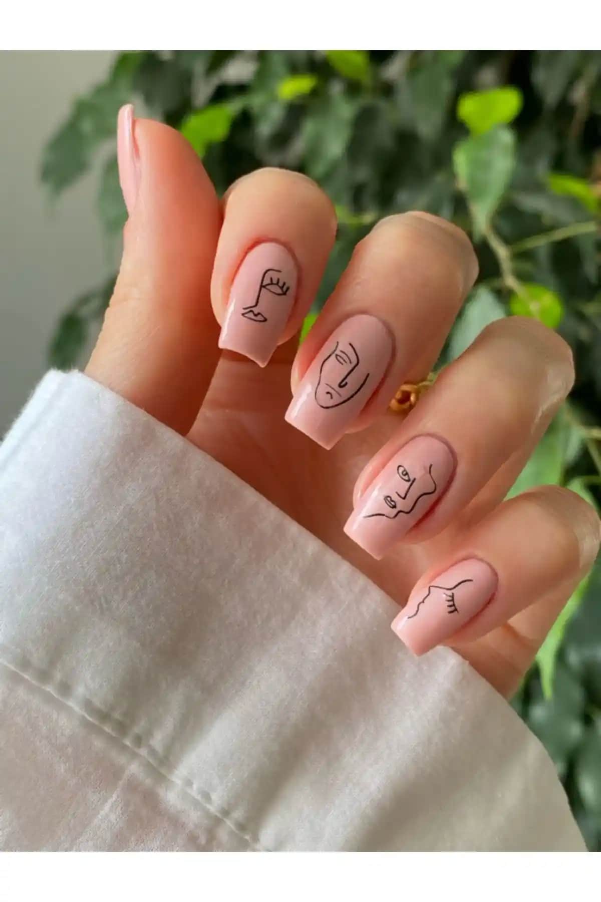 Artikel Siyah Çizgi Yüzler-1 ve POP Beauty Nail Art Karşılaştırması