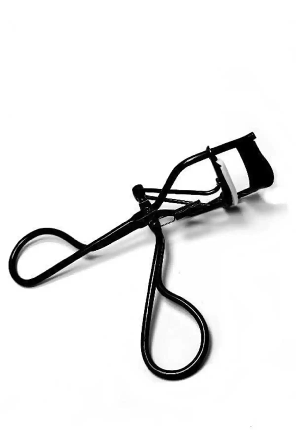 Digger ve H&E Kirpik Kıvırma Aletleri Karşılaştırması: Hangi Ürün Daha Etkili ve Güvenli?