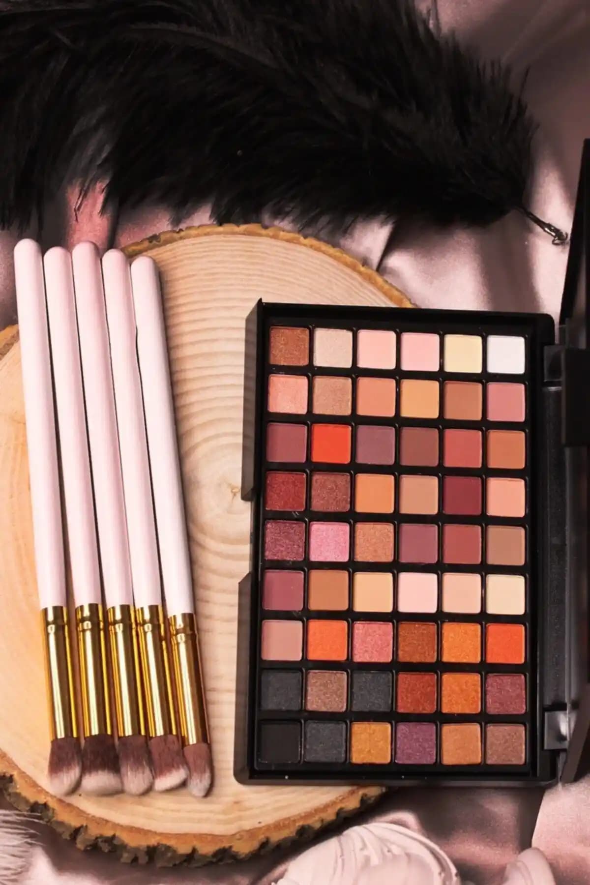 IMAN OF NOBLE 2'li Makyaj Seti: Renkli ve Kalıcı Makyaj Deneyimi için Ideal Tercih