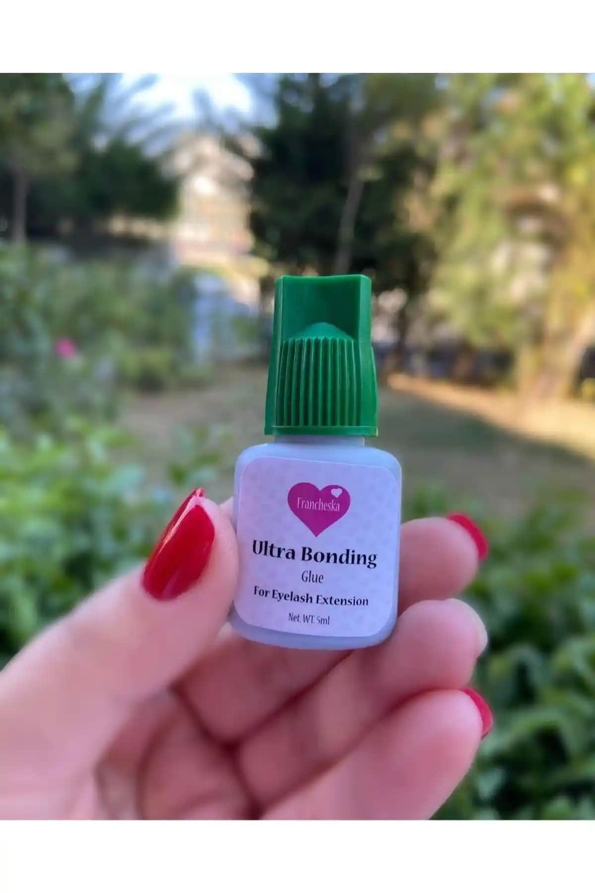 Karşılaştırma: Francheska Ultra Bonding ve Master Lashes Kirpik Yapıştırıcıları