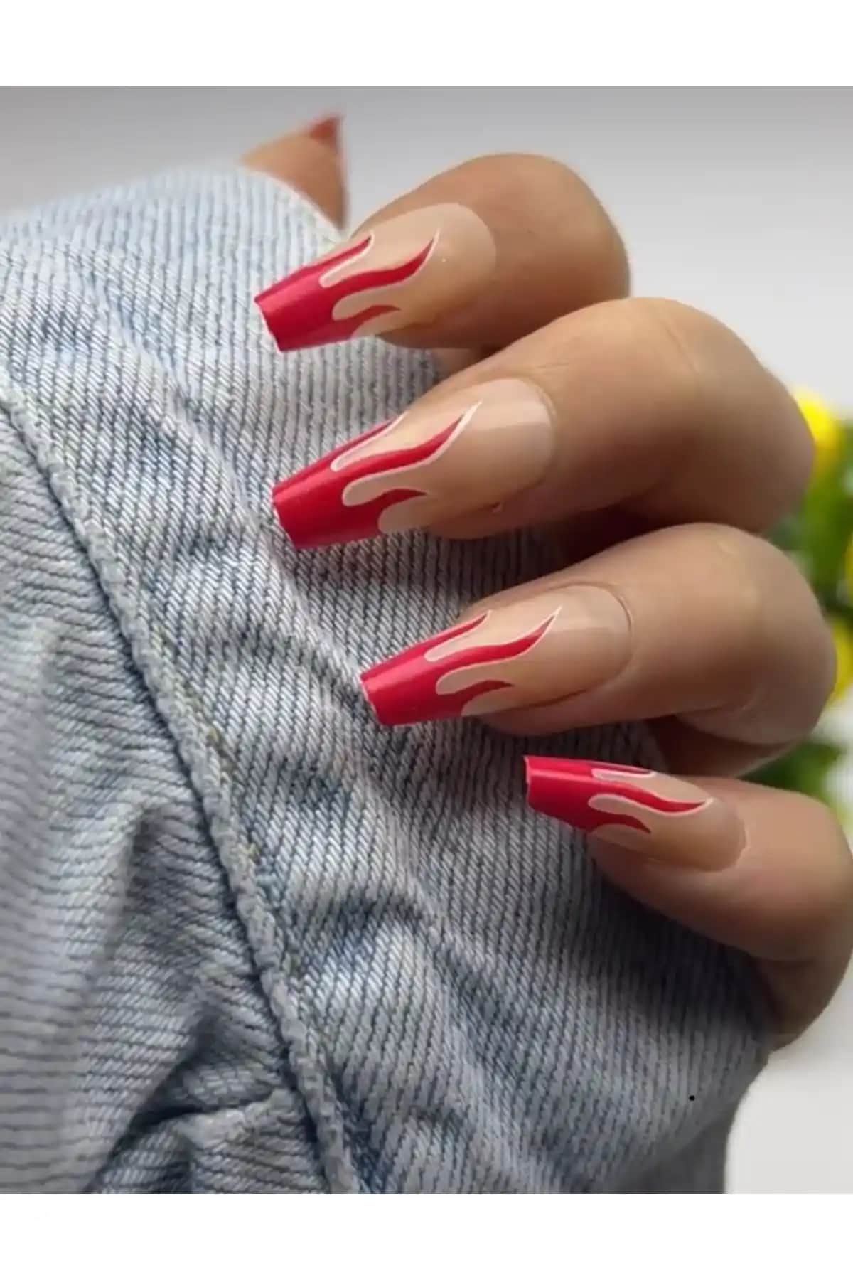Limmons Kırmızı Alev ve Nail Master Badem Takma Tırnak Karşılaştırması