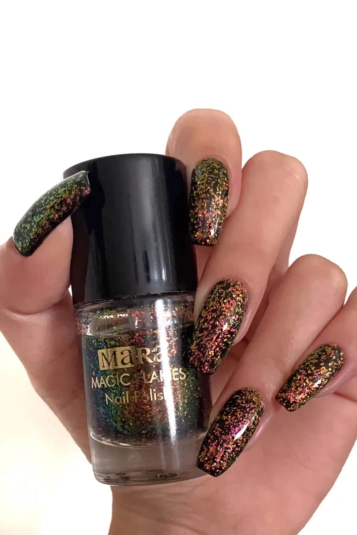 Mara Flakies ve Mara Metalik Ayna Efektli Oje Karşılaştırması: Hangi Oje Sizin İçin Daha Uygun