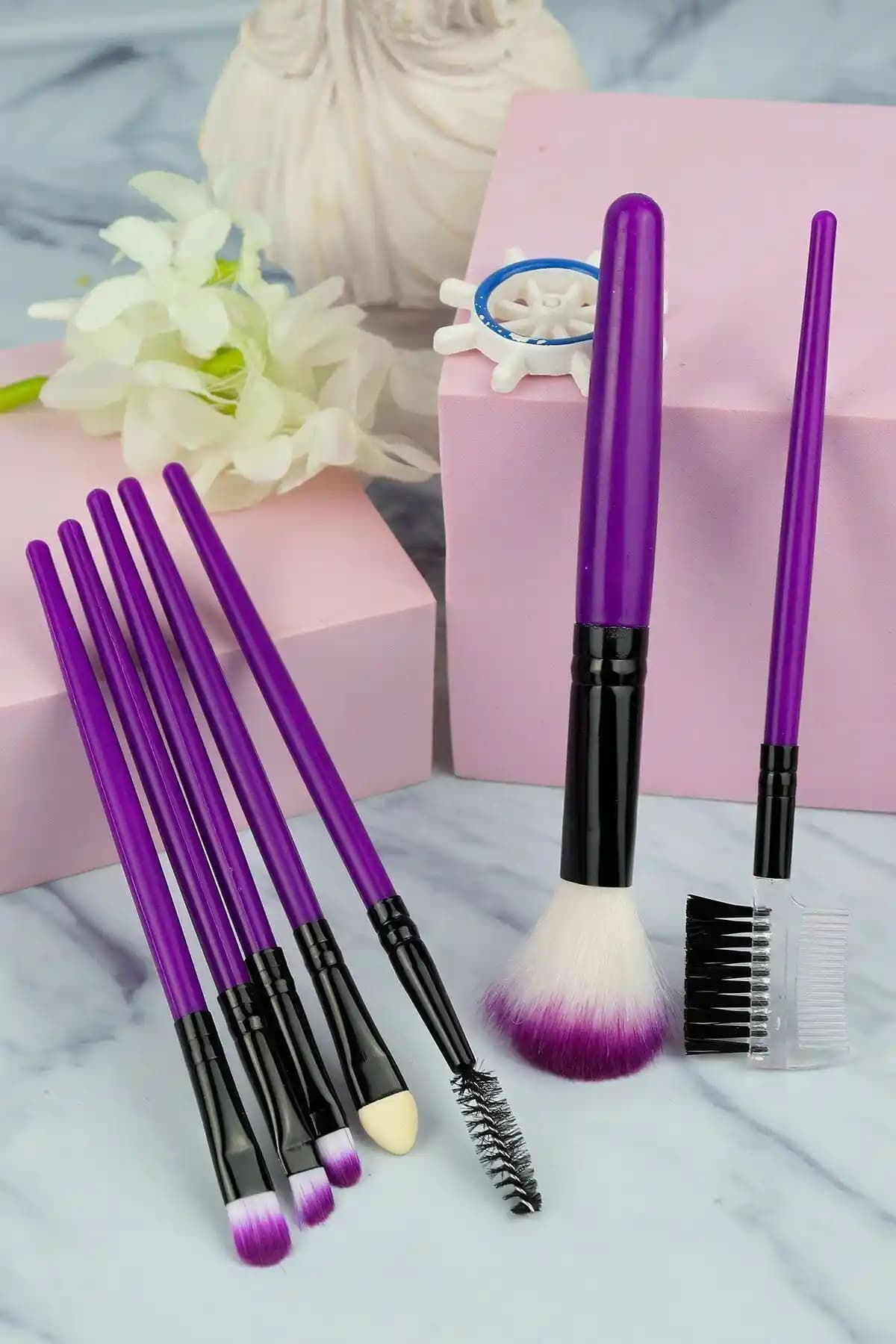 MUJGAN 7'li Mor Poşetli Makyaj Fırça Seti Yüksek Kalite ve Taşınabilirlik Özelliğiyle