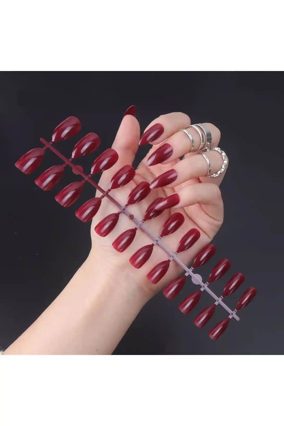 Nail Master 24'lü Badem Takma Tırnak: Estetik ve Dayanıklı Güzellik Çözümü