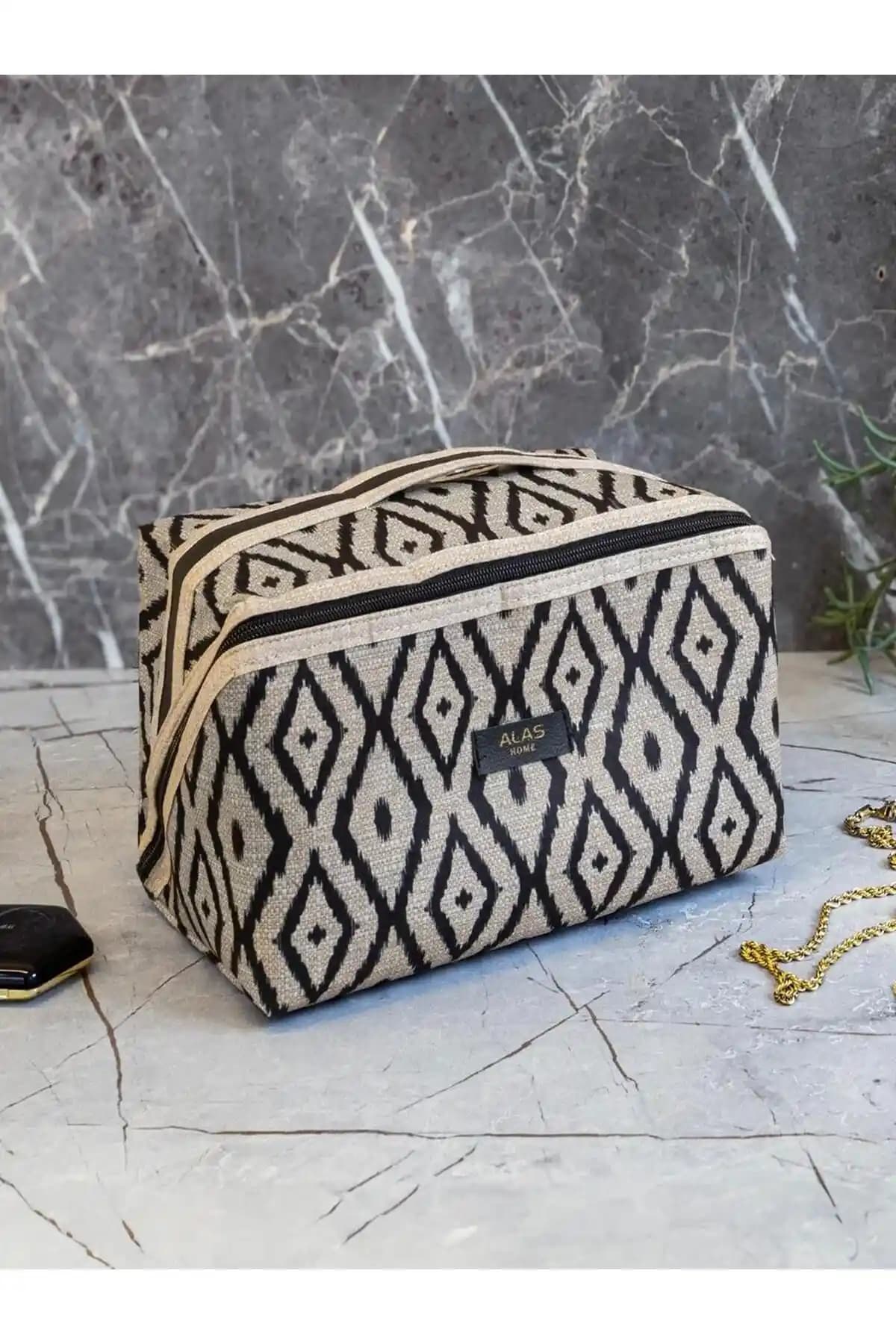 Pharma Acqua Kahve ve Krem Makyaj Çantaları Karşılaştırması ve Kullanıcı Yorumları