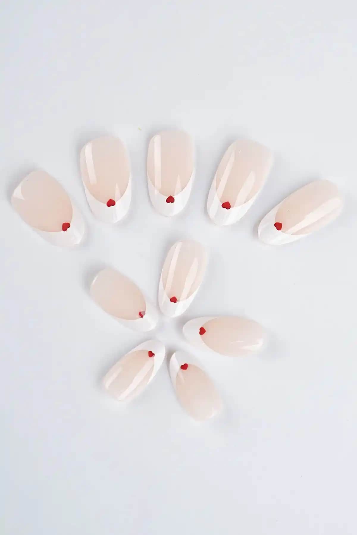 POP Beauty Takma Tırnak Seti ve Zararsız Yapıştırıcı ile Şık ve Pratik Tırnak Bakımı