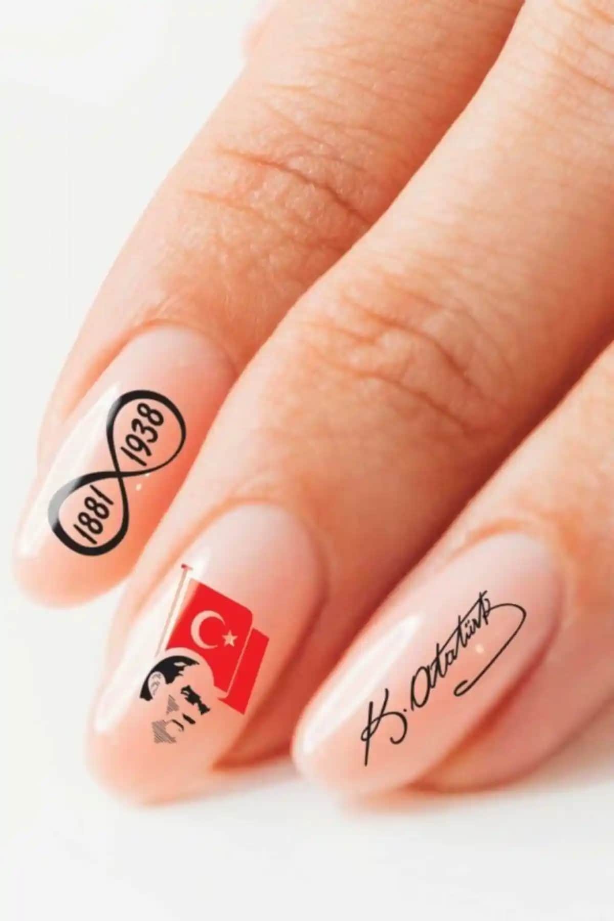 Tırnak Sanatı İçin Kırmızı Atatürk Dövmesi ve Çok Renkli Nail Art Sticker Karşılaştırması