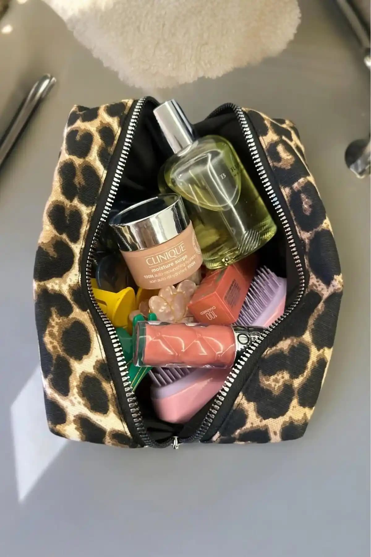 BAHELS Viral Leopar Desen Makyaj Çantası: Şık ve Fonksiyonel Tasarım, Dayanıklı Vegan Deri Ürün