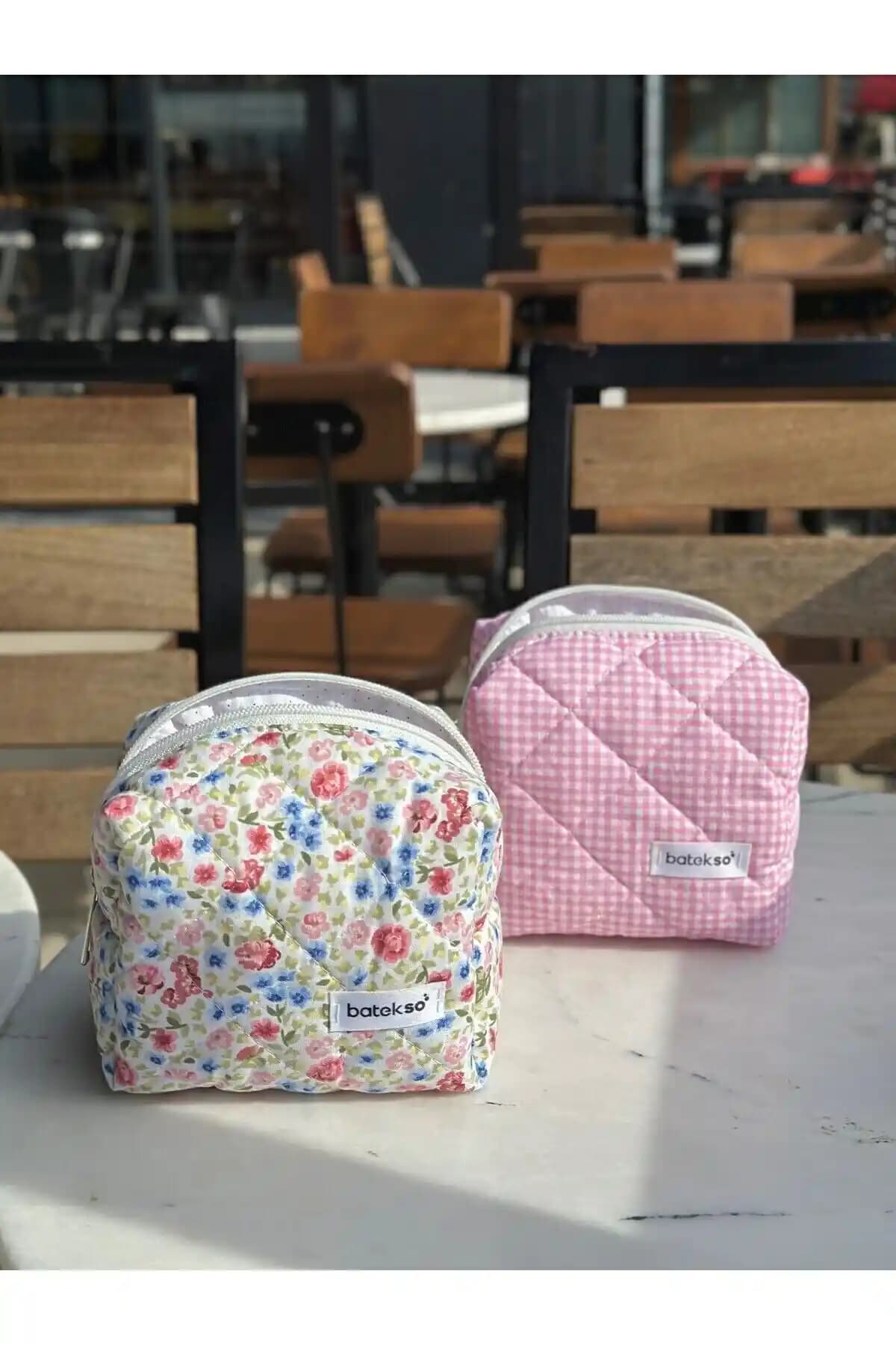 Batekso 2'li Kare Desenli Makyaj Çantası Şıklık ve Fonksiyonelliğin Birleşimi