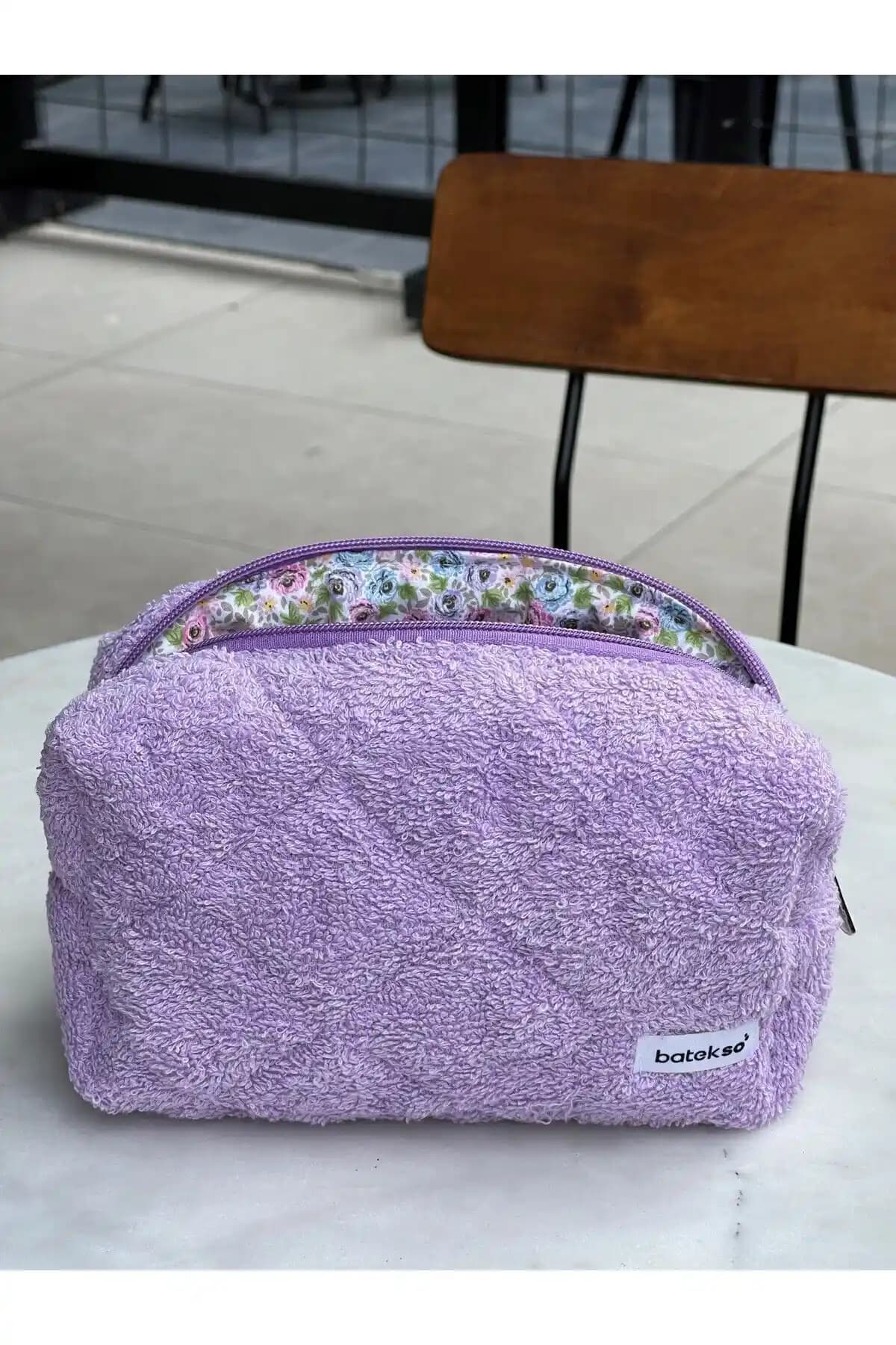 Batekso Lila Havlu Makyaj Çantası Büyük Boy Şık ve Çok Yönlü Kullanım İçin Ideal