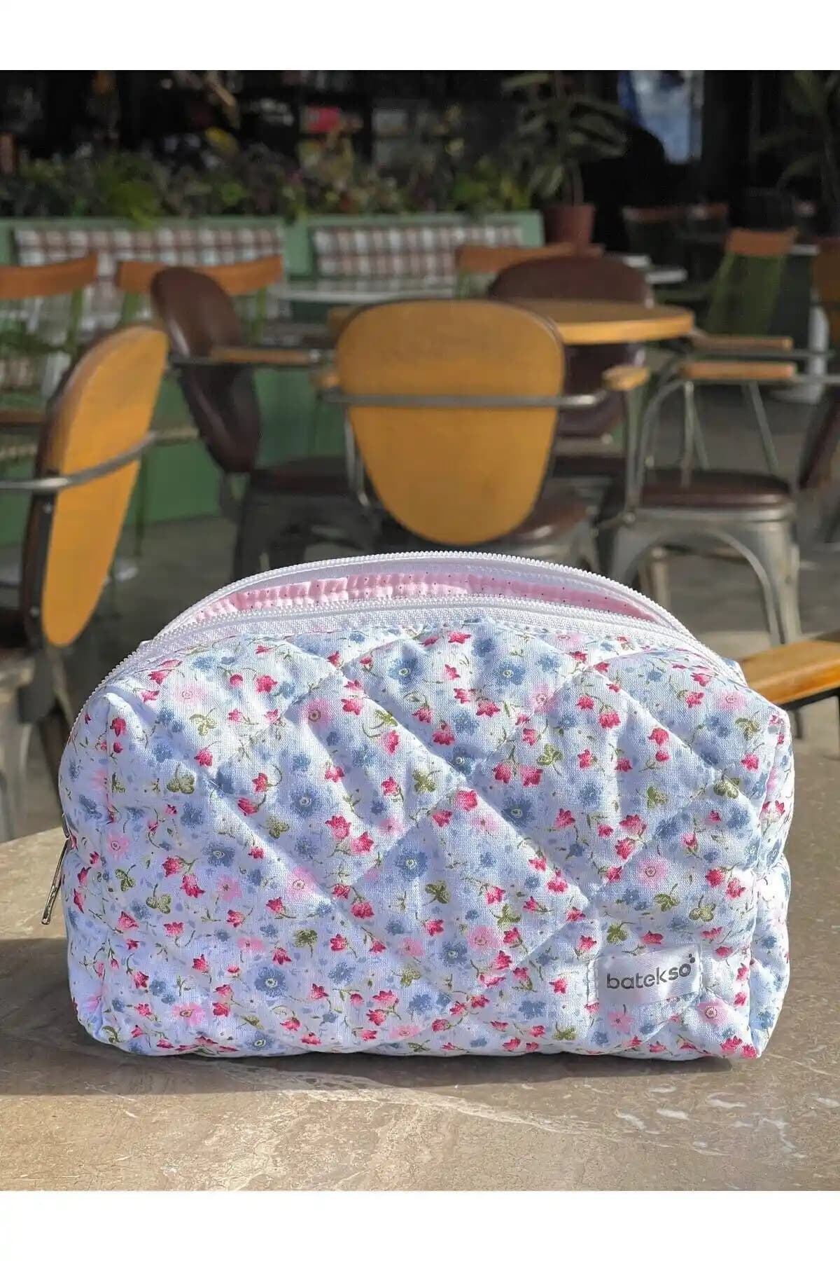 Batekso ve M&B Bahar Papatyası Makyaj Çantalarının Karşılaştırması ve Özellikleri