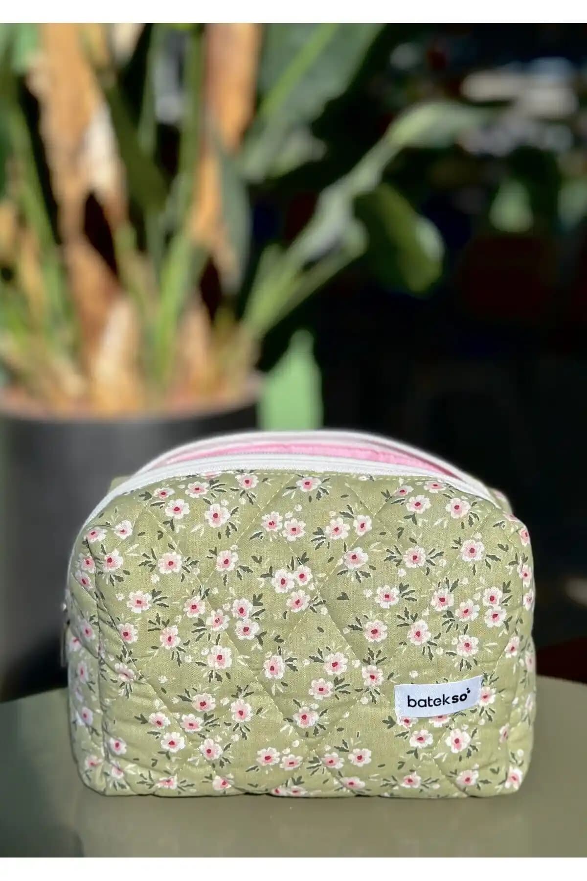 Batekso Yeşil Çiçek Desenli Büyük Boy Makyaj Çantası Ürün Özellikleri ve Kullanım Avantajları
