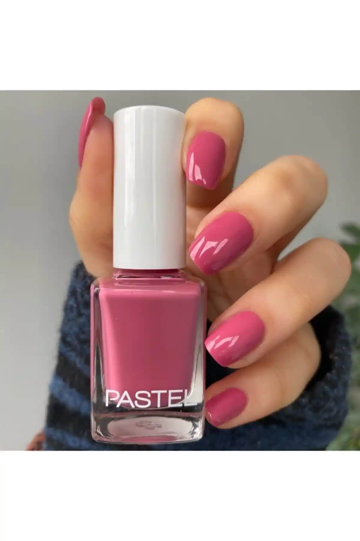 Pastel Oje 266 Parlak ve Kalıcı Lacivert Renkli Oje ile Şıklığınızı Tamamlayın