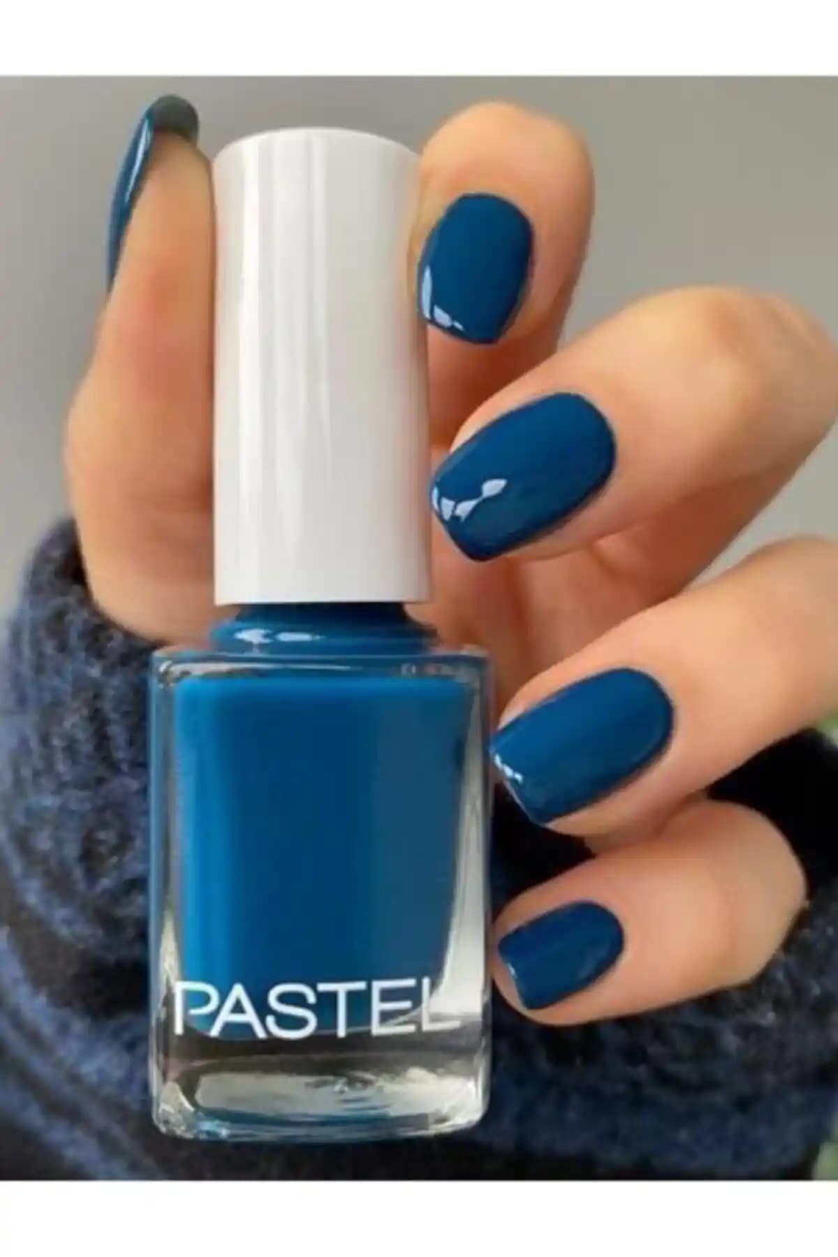 Pastel Oje 318: Parlak ve Canlı Koyu Turkuaz Renk Seçeneği