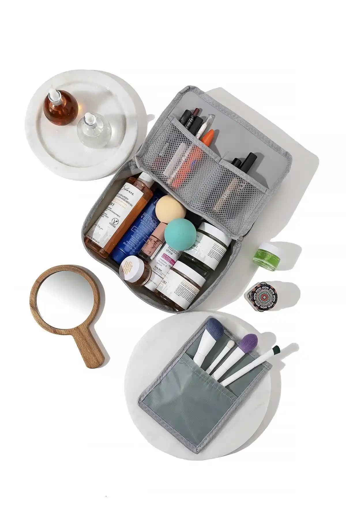 Pharma Acqua Gri 4 Bölmeli Makyaj Çantası: Seyahat ve Günlük Kullanım İçin Organizatör