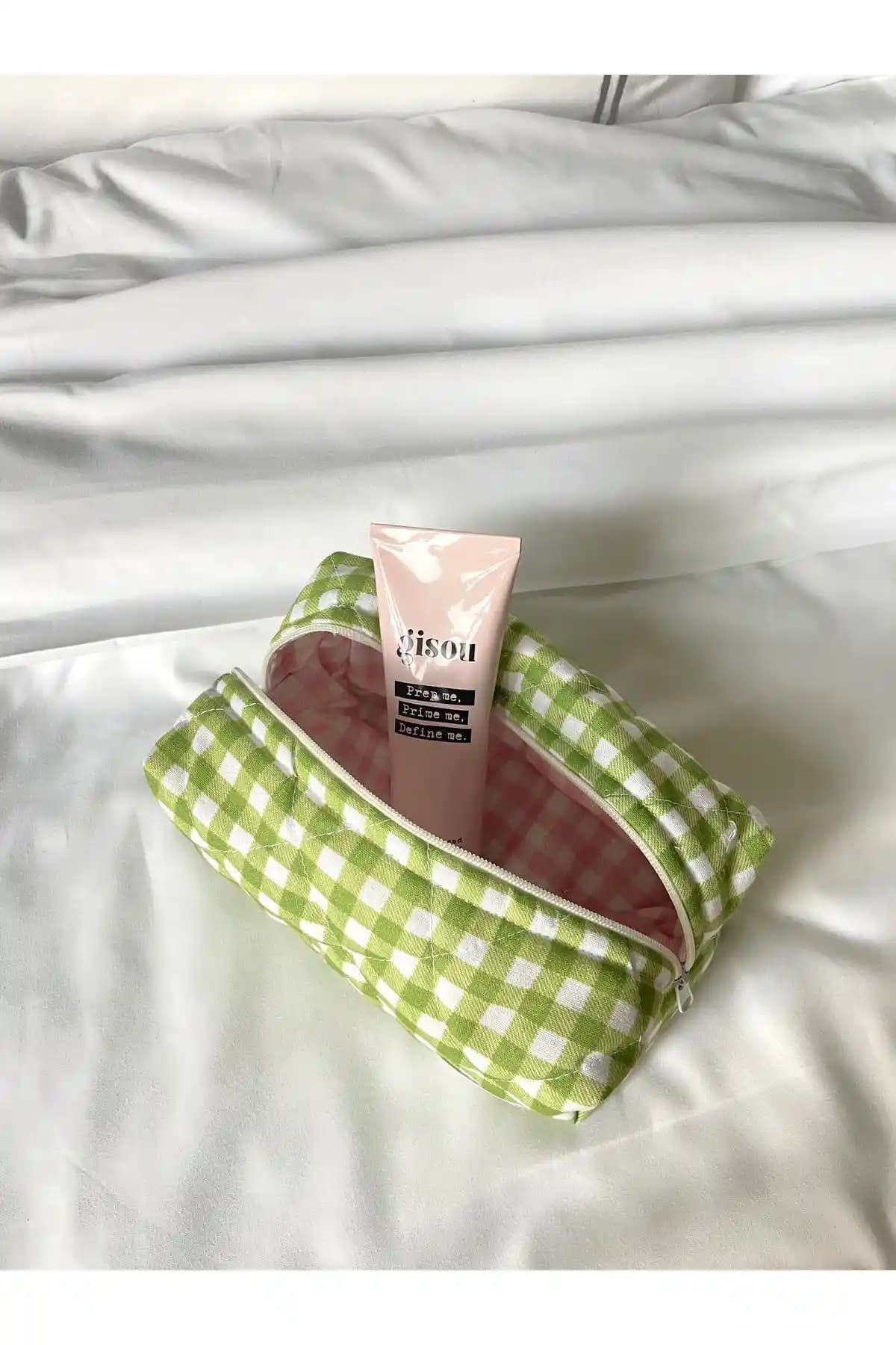 Punchiess Fıstık Yeşili Makyaj Çantası Günlük Kullanım ve Şıklık İçin Uygun Bir Seçenek