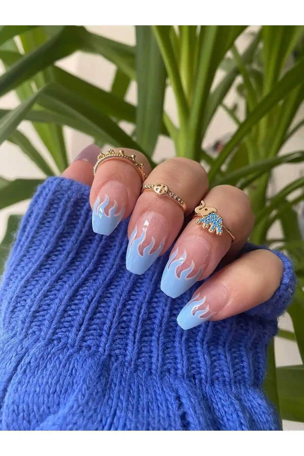 SyBelle Kozmetik 24 Adet Mavi Ateş Desenli Takma Tırnak Trend ve Şık Tasarım