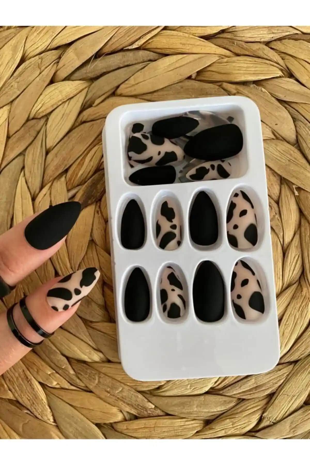 SyBelle Kozmetik Leopar Desenli Takma Tırnak Seti Şık ve Vahşi Görünüm İçin Uygun