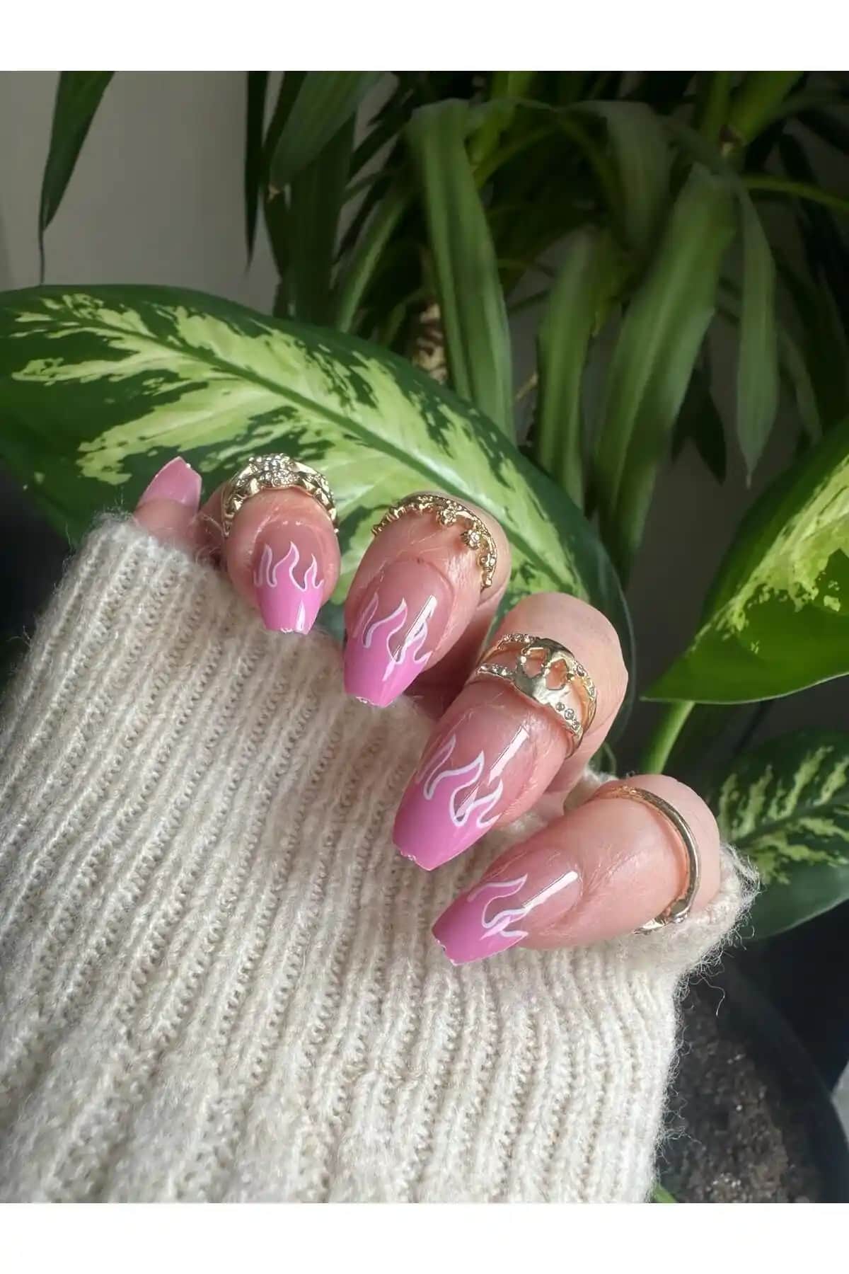 SYBELLE Kozmetik Pembe Ateş Desenli Takma Tırnaklar Şıklık ve Pratiklik Sunar